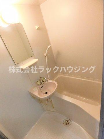 バス・シャワールーム　反転タイプ 同仕様写真となります。