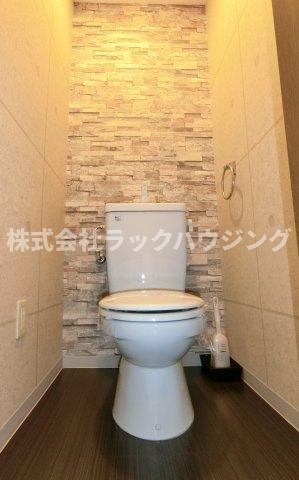 トイレ　反転タイプ 同仕様写真となります。