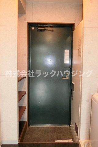 玄関　反転タイプ 同仕様写真となります。