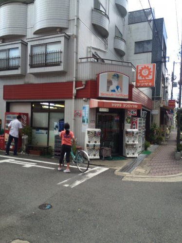 コンビニ　デイリーヤマザキ（コンビニ）まで302m