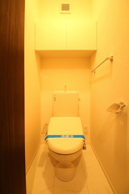 トイレ　※別室の参考写真の為、現況優先です。