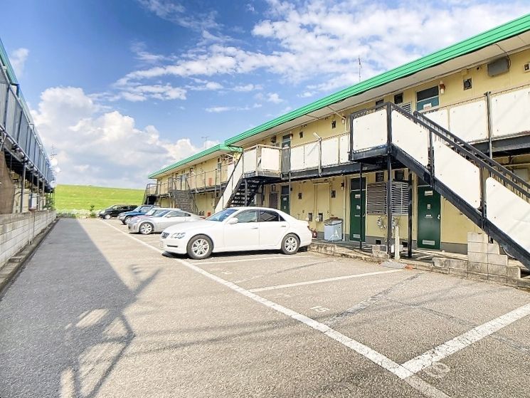 駐車場　駐車場