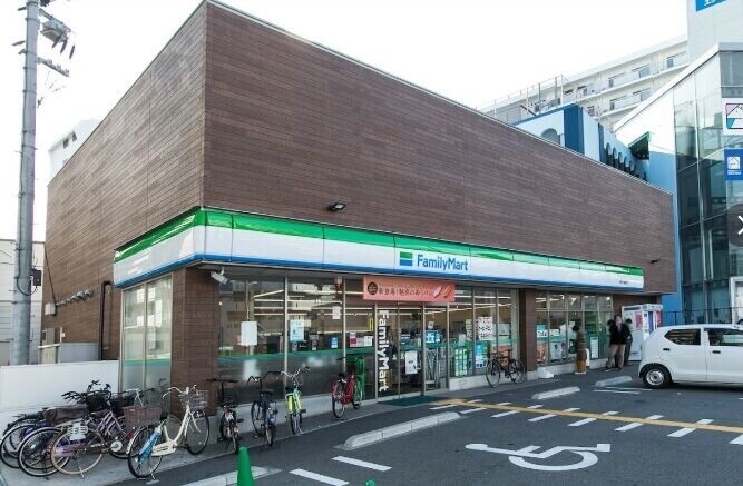コンビニ　ファミリーマート城東今福東店（コンビニ）まで218m