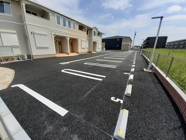 駐車場　駐車場に車を止められます