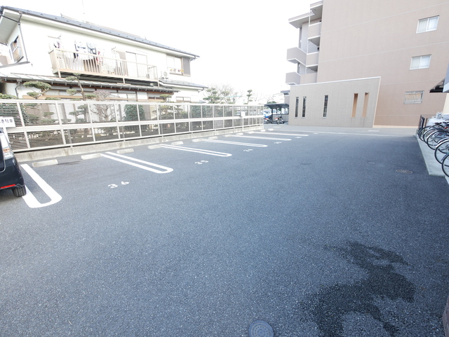 駐車場　★敷地内に駐車場がございます★