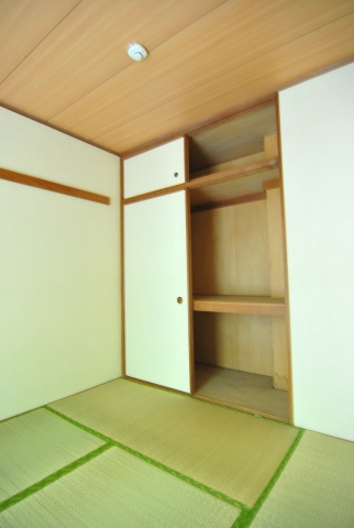 収納　押入