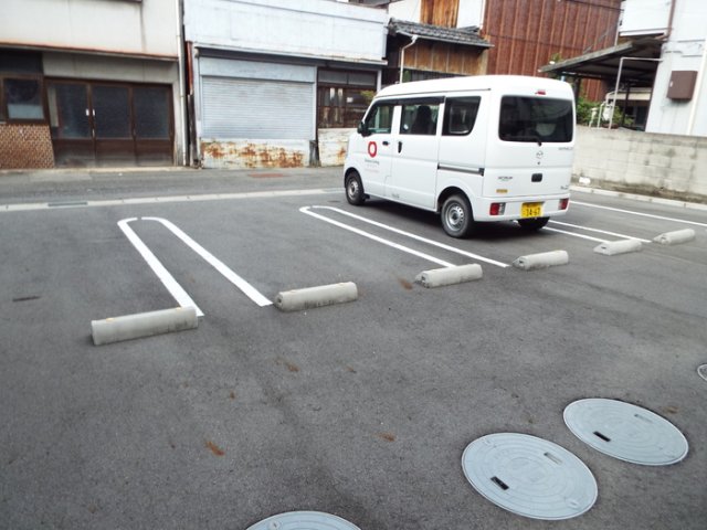 駐車場　駐車場