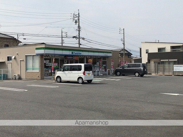 コンビニ　ファミリーマート（コンビニ）まで880m
