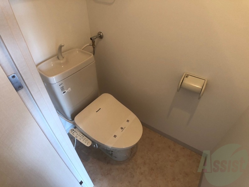 トイレ　ウォシュレット機能がついたトイレです。安心して使用できます。