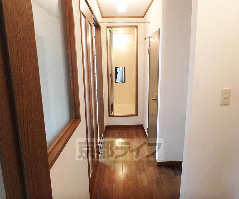 その他部屋・スペース　玄関から廊下にかけて