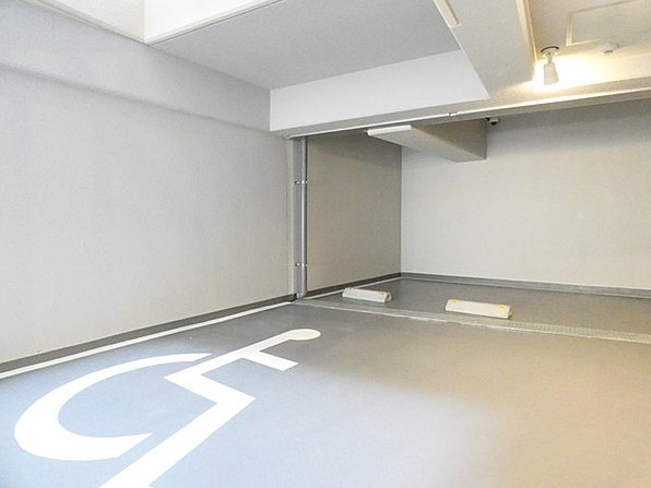 駐車場　★《見学予約受け付け中》設備充実のハイグレード賃貸マンション