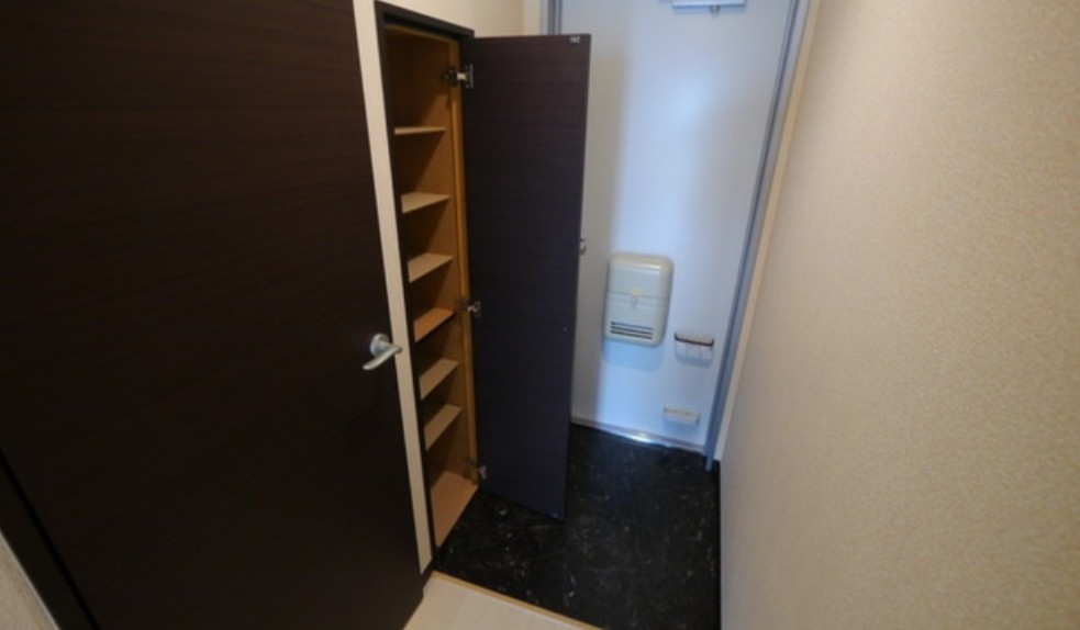 玄関　※別部屋参照写真