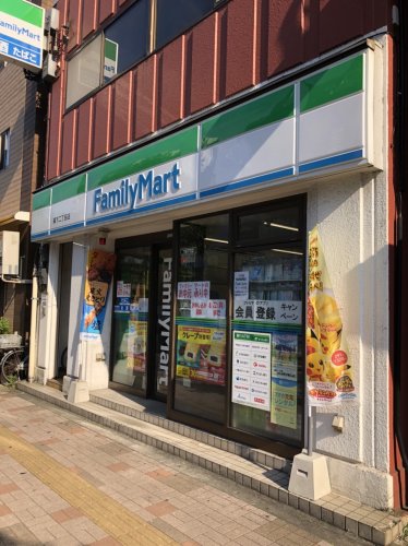 コンビニ　ファミリーマート（コンビニ）まで380m