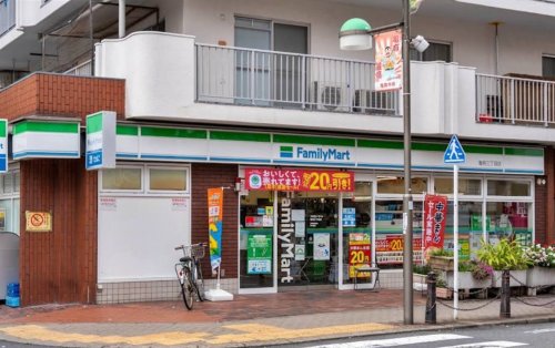コンビニ　ファミリーマート 亀有三丁目店（コンビニ）まで730m