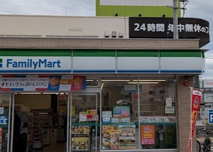 コンビニ　ファミリーマート三条一丁目店（コンビニ）まで375m