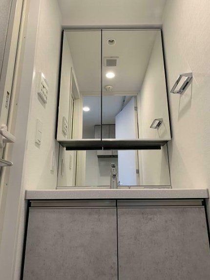 洗面設備　※同タイプの別のお部屋です。