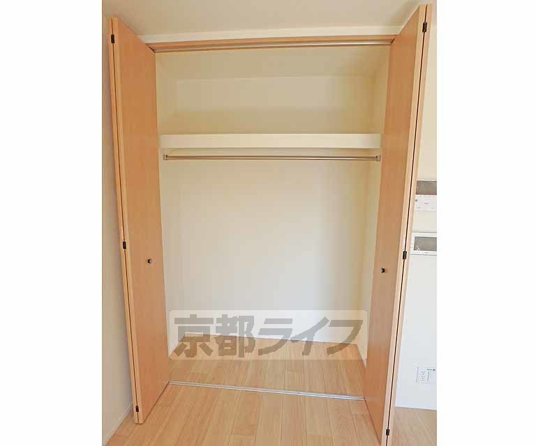 収納　ハンガーもしっかり掛けれます