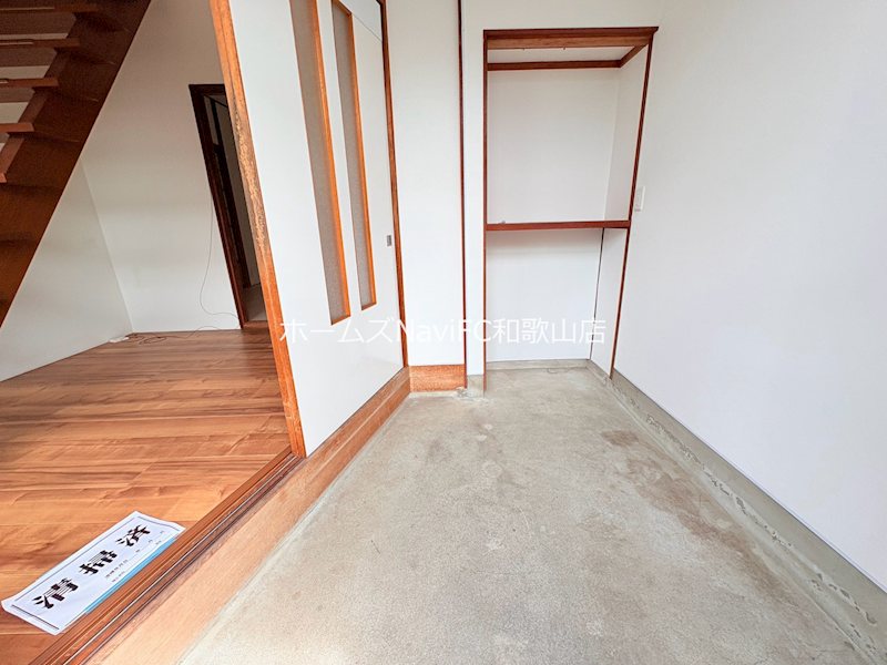 杭ノ瀬戸建ての玄関写真