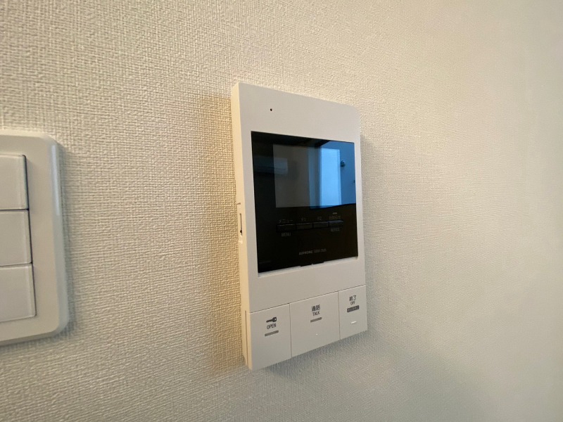 セキュリティ　ＴＶモニター付インターホンです。来客者の顔が見えるので安心！