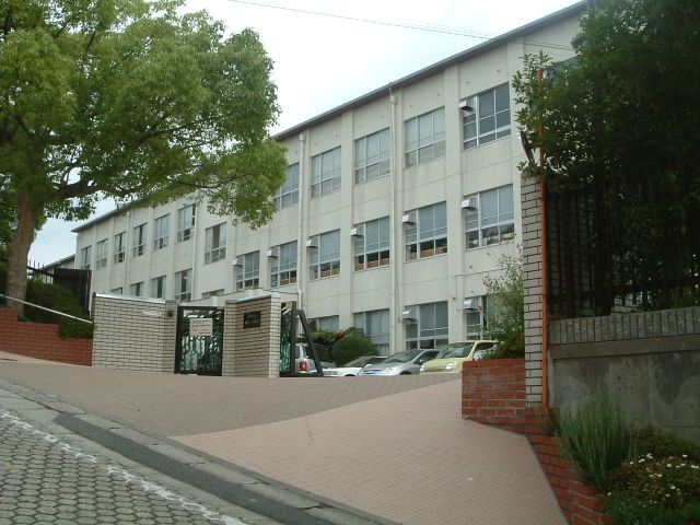 中学校　市立御幸山中学校（中学校）まで2900m