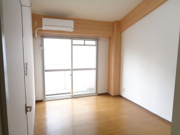 バルコニー　※写真は同じマンションの違う部屋のものになります。