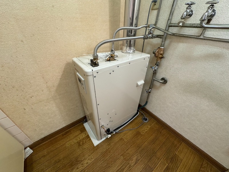 その他設備　給湯器です。操作しやすいパネルになってます。