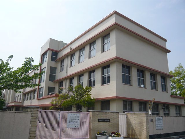 小学校　尼崎市立武庫小学校（小学校）まで563m