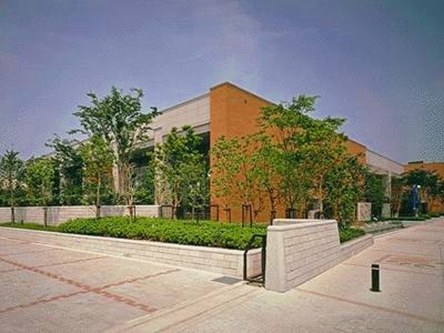 図書館　茨木市立中央図書館（図書館）まで614m