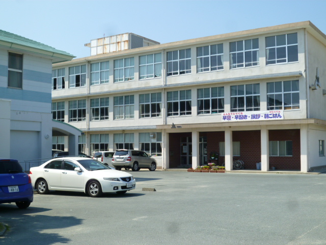 中学校　浜松市立曳馬中学校（中学校）まで1133m