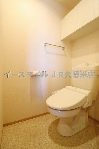 トイレ　落ち着いた色調のトイレです
