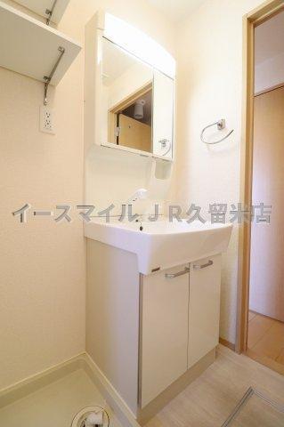 洗面設備　独立洗面台、朝の身支度には欠かせません
