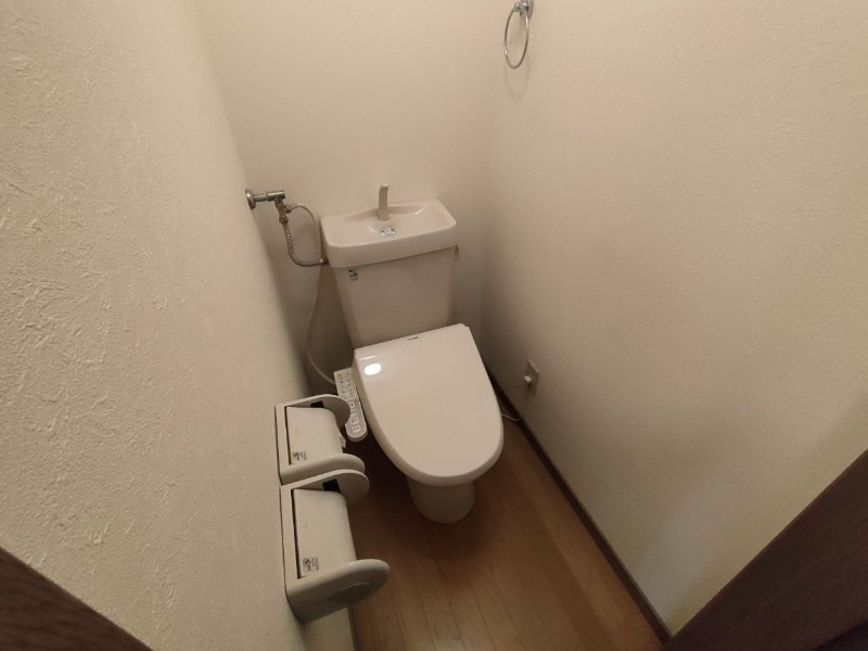 トイレ　ウォシュレット機能がついたトイレ。安心して使用できますね。