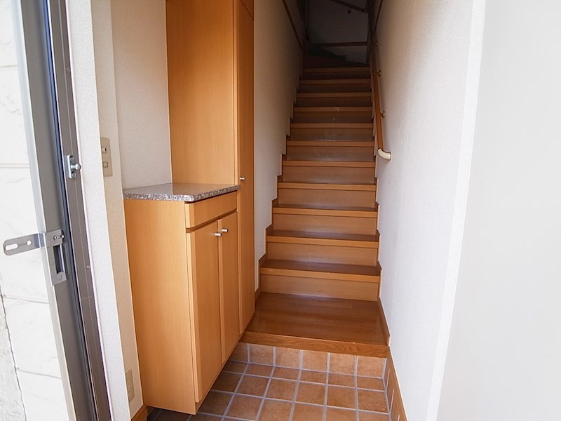玄関　同一物件別部屋写真