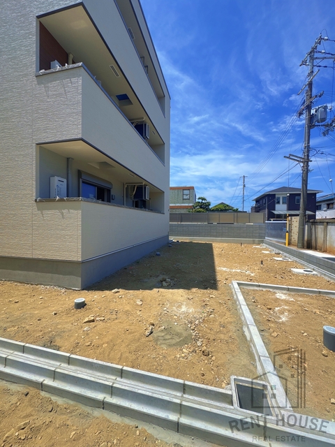 駐車場　外観（建設中）