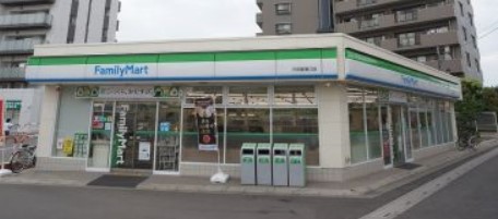 コンビニ　ファミリーマート 戸田駅東口店（コンビニ）まで531m