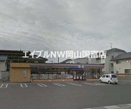 コンビニ　セブンイレブン岡山関店（コンビニ）まで562m