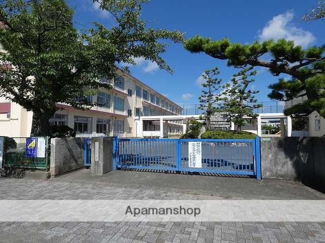 小学校　県居小学校（小学校）まで628m