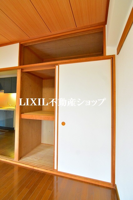 収納　南東６帖洋室の物入収納です。