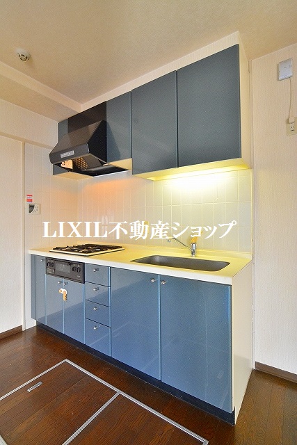 キッチン　３口グリル付のシステムキッチンです。
