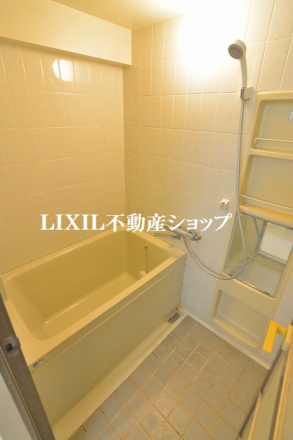 バス・シャワールーム　追い焚き機能付の浴室です。