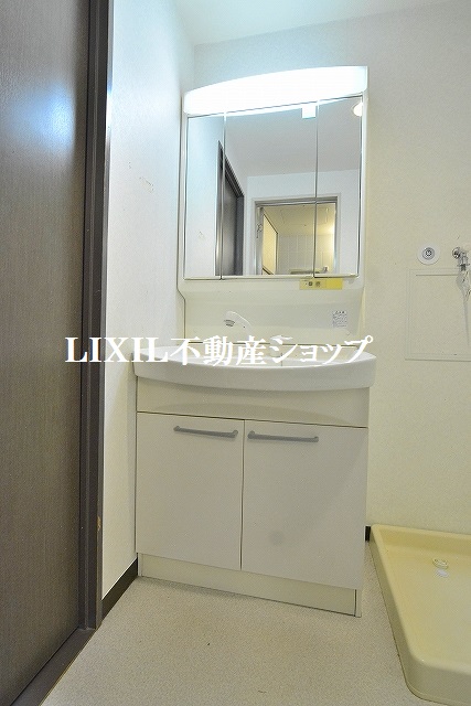 洗面設備　洗髪洗面化粧台です。