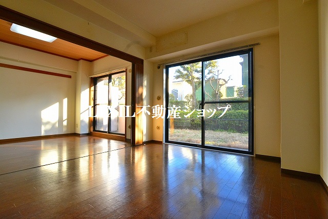 その他　南西６帖の洋室です。