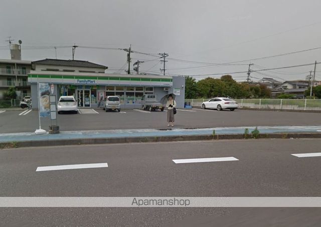 コンビニ　ファミリーマート（コンビニ）まで5255m