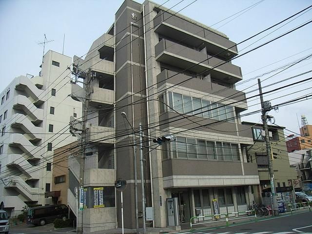 建物外観　採光面の多い角地です