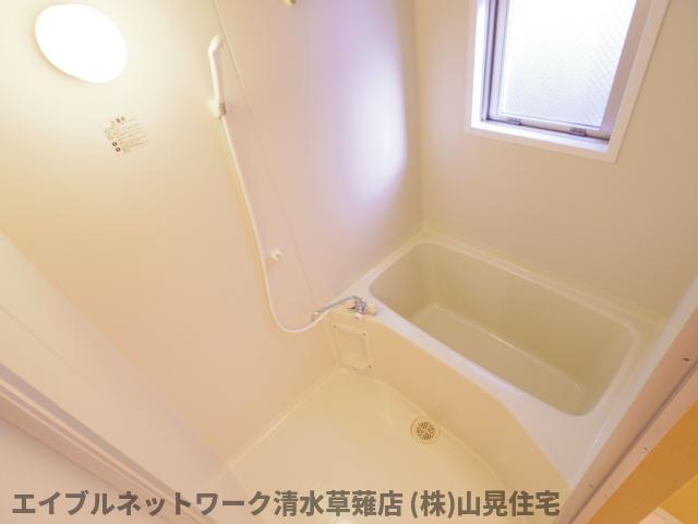 バス・シャワールーム　落ち着いた空間のお風呂です