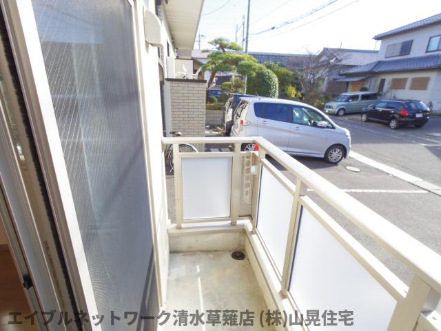 バルコニー　暖かな日差しのふりそそぐバルコニー