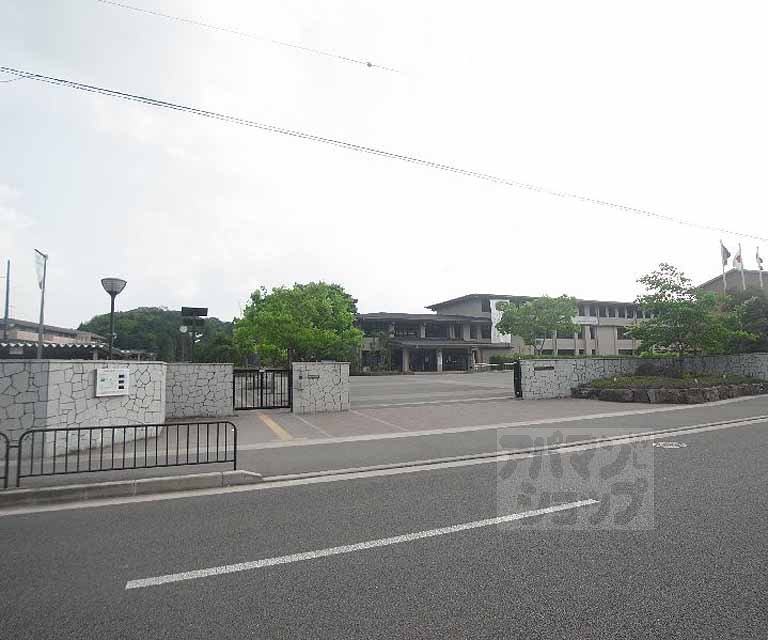 高校・高専　北稜高等学校（高校・高専）まで719m