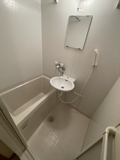 バス・シャワールーム　※別部屋の写真です
