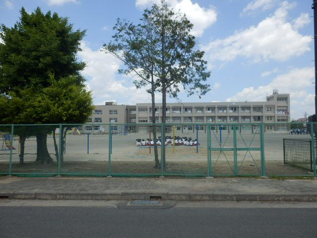 小学校　吉田方小学校（小学校）まで360m