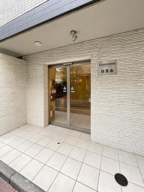 エントランス　ゆとりのあるエントランスです